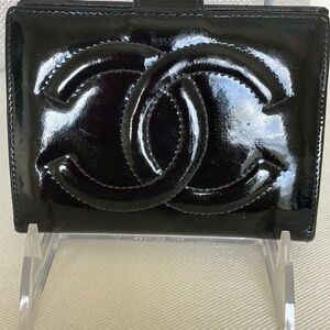 CHANEL BLACK PATENT LEATHER WALLET
